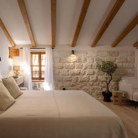 Old Town Olive Luxury For 3 Дубровник